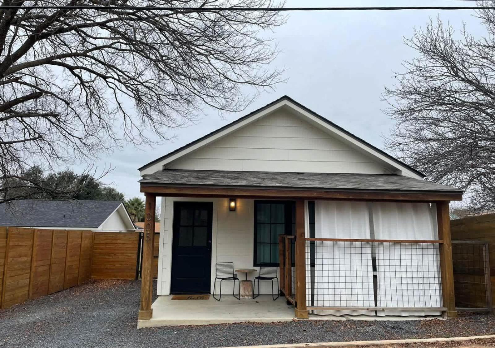 Alley Kat Guesthouse With Private Hot Tub Fredericksburg Exterior foto
